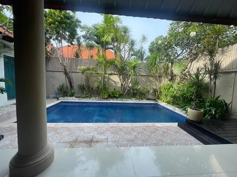 Stylish & Quiet Seminyak Pool Villa אינדונזיה